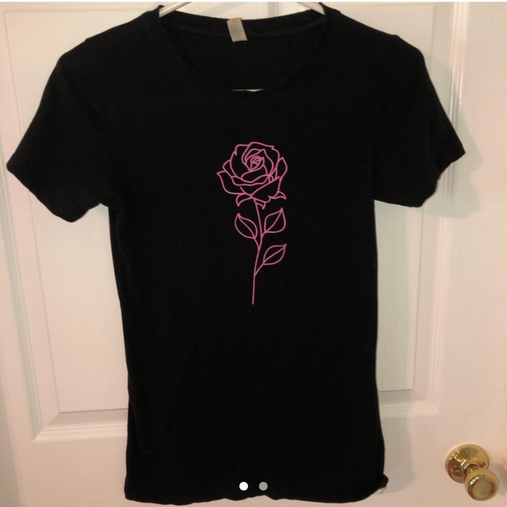 EUC Black Tee with Pink Rose 🌹